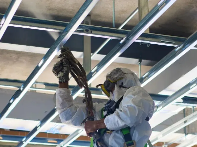 Aplicación espuma poliuretano impermeabilización - Aplipol Panamá